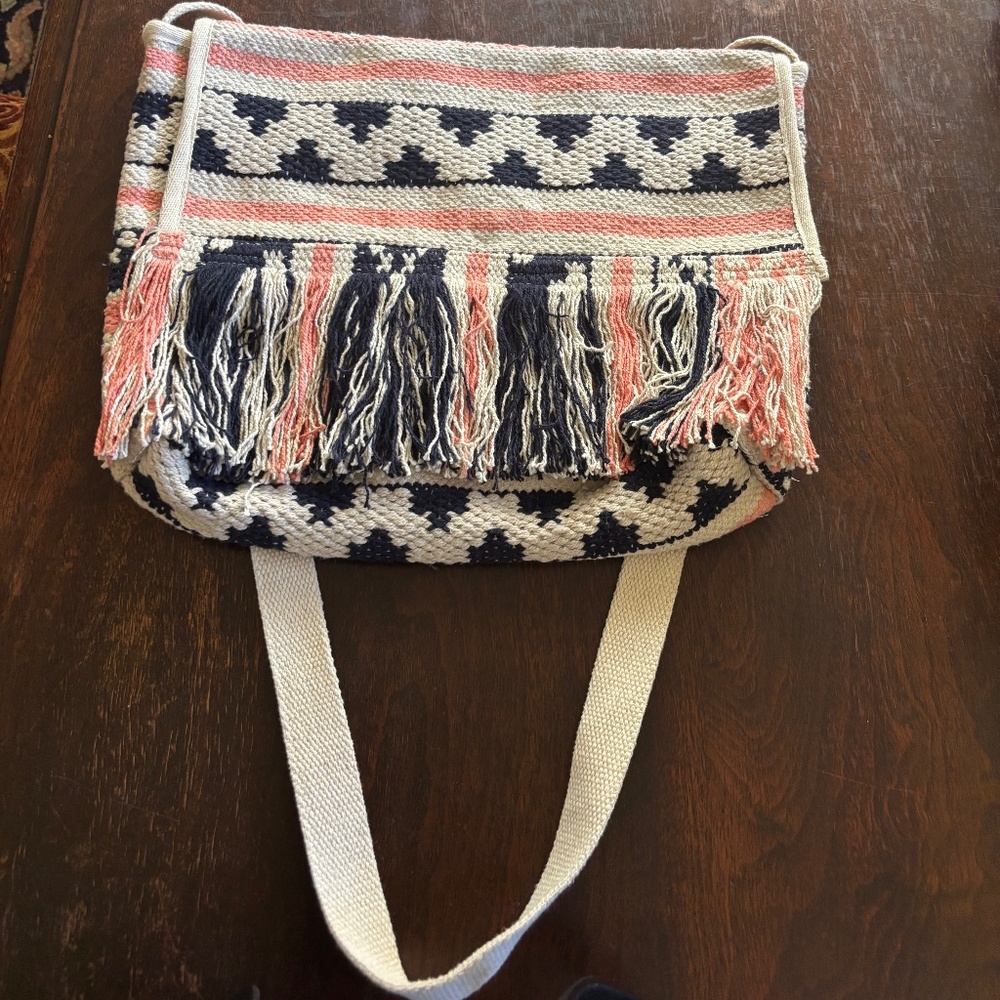 LOVESTITCH TAPESTRY MESSENGER BAG-NWOT - Picture 4 of 11